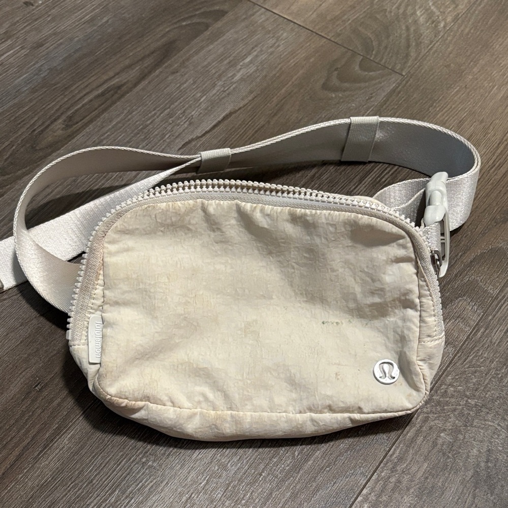 Lululemon Athletica Cream Everywhere Belt Bag 1L